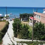 Dora\'S Tsilivi Beach House A By \